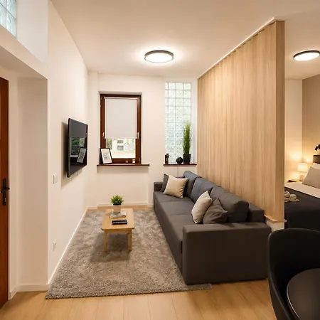 Central Budapest Charming Little Garden House *